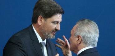 O diretor-geral da PF, Fernando Segovia, e o presidente Michel Temer, em imagem de novembro de 2017