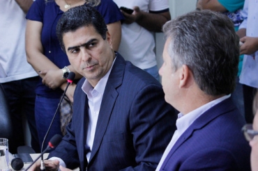 Prefeito Emanuel Pinheiro e governador eleito Mauro Mendes; eles comentam operao