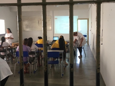 Presas estudam em unidade prisional de Cuiab  Foto: Lidiane Moraes/ G1