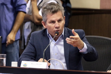 O governador Mauro Mendes, que enfrenta dificuldades para quitar salrios