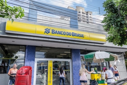 A fachada do Banco do Brasil na Avenida Rubens de Mendona