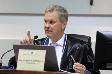 O desembargador Gilberto Giraldelli, presidente do TRE-MT, durante sesso; ele garante que TSE j previsionou valor para realizar eleio de abril
