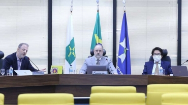 Novo resultado desfavorvel tira 'maioria' de Augusto Aras (ao centro) no Conselho Superior do MPF