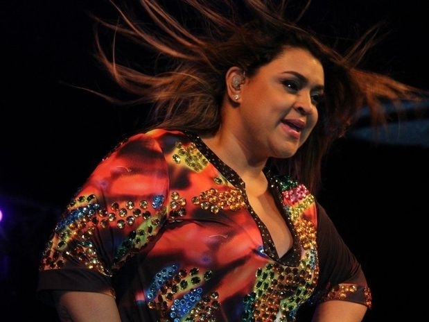 A cantora, que est com faringite, adiou show em Niteri, no Rio de Janeiro