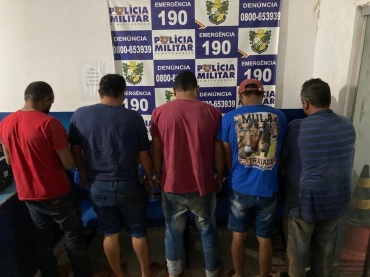 Cinco pessoas foram presas com as 115 cabeas de gado roubadas em Vila Rica  Foto: Divulgao