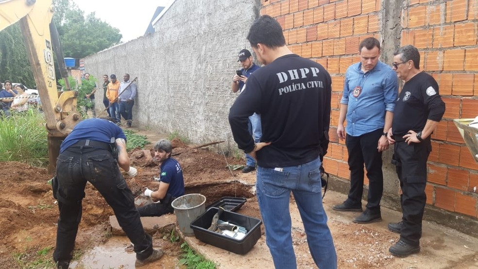 estos mortais das duas mulheres foram encontrados no quintal da casa do réu — Foto: Polícia Civil