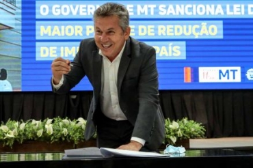O governador Mauro Mendes, que sancionou pacote de reduo de ICMS
