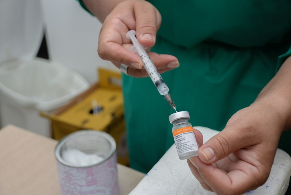 Cuiab comea a vacinar crianas com doses da CoronaVac  Foto: Raiza Milhomem