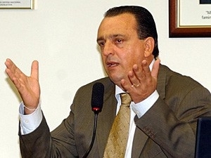O deputado Pedro Henry durante depoimento aoConselho de tica da Cmara em junho de 2005