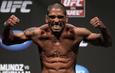 Marcelo Gumares sofreu, mas conseguiu bater os famigerados 77 kg dos meio-mdios do UFC