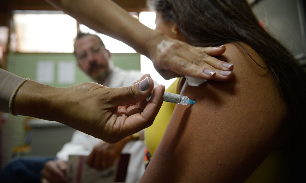 Influenza: Grupos prioritrios devem vacinar at dia 31 de maio
