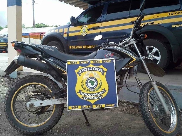 Dupla foi presa e motocicleta foi apreendida pela PRF
