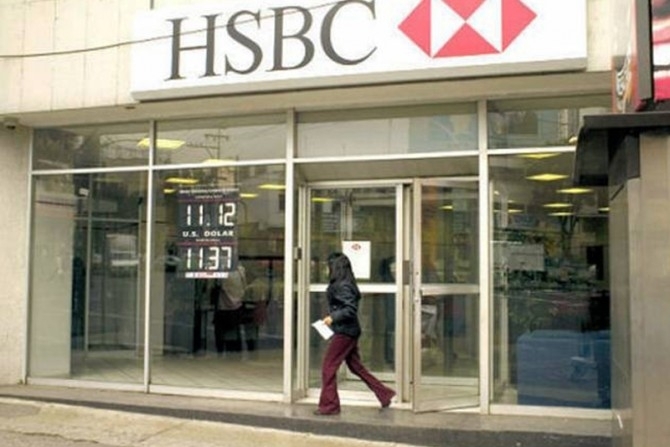 Alvo foi agncia do HSBC da Avenida Fernando Correa; clientes foram pegos de surpresa no autoatendimento