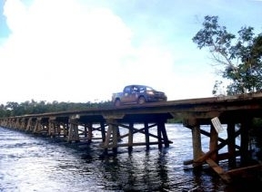 Ponte sobre o Rio Papagaio, no municpio de Sapezal