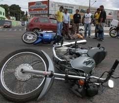 Acidentes de moto: segundo a polcia, muitos acidentes ocorrem de madrugada, pelo abuso da velocidade