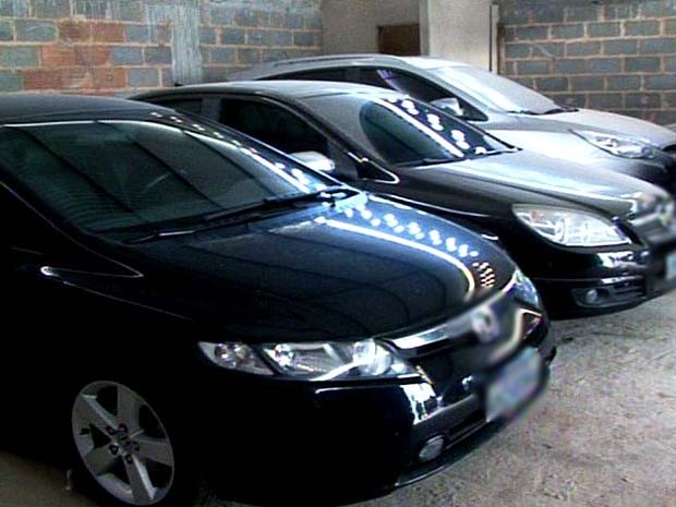 Carros de luxo furtados no Rio de Janeiro foram encontrados no Sul do Esprito Santo.