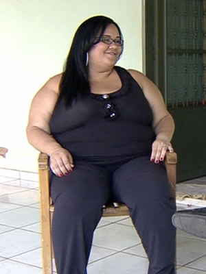 A jovem de 26 anos pesa 156 quilos e aguarda h dois anos em uma fila de espera.