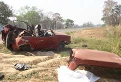 Restos de Belina envolvida em acidente na MT-040, que colidiu com Parati na noite de 3-feira; dois morreram e 4 ficaram