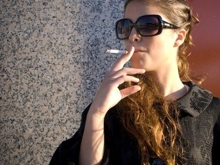 Fumo: dano  maior nas artrias femininas