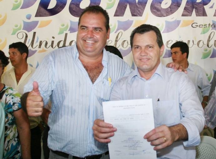 O prefeito Antnio Luiz Cesar de Castro, durante assinatura de convnio com o governo: assassinado