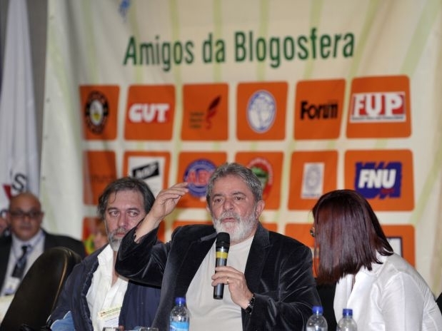 Lula pede mobilizao petista para evitar aprofundamento de crise poltica