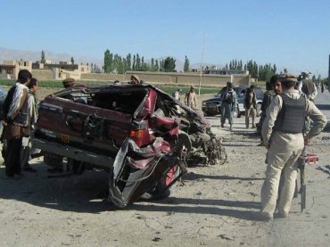 Homens das foras de segurana afeg verificam estragos causados por exploses