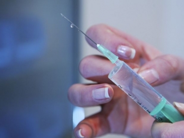 A partir de 2007, a Austrlia introduziu a vacinao contra o HPV em mulheres com idades entre 12 e 26 anos