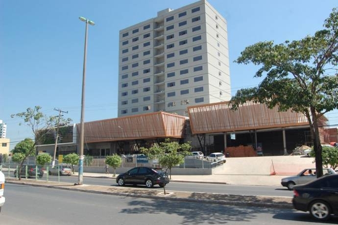 Hotel Grand Odara, que est em construo, na Avenida Miguel Sutil: bando levou 148 televisores