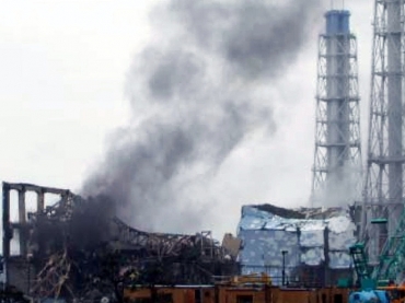 Imagem mostra fumaa saindo do reator n 3 da usina de Fukushima; operadora do centro de energia ser investigada por me