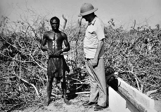 Freyr e com um pastor de animais, em Angola, em 1952