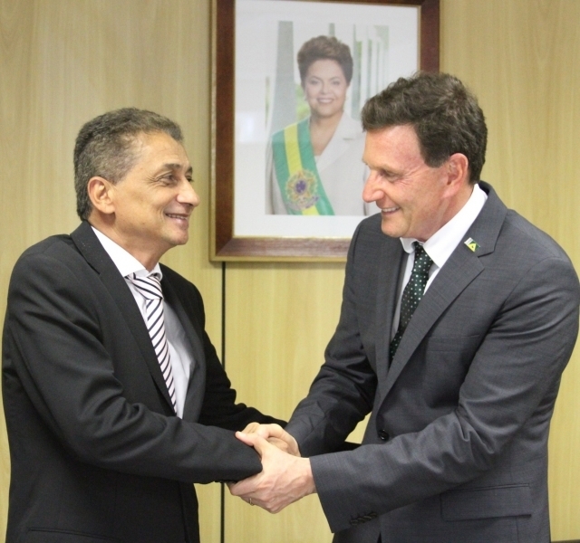 O prefeito Neurilan Fraga e o Ministro Marcelo Crivela iro assinar o convnio na prxima tera-feira (10.09)