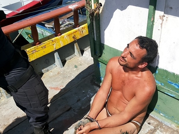 Ele foi detido dentro de barco em praia de Cabo Frio.