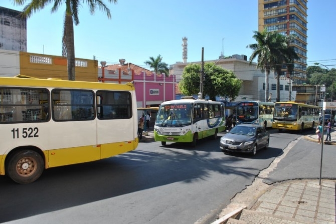 As licitaes do transporte coletivo regularizando o setor s devem ocorrer em 2014