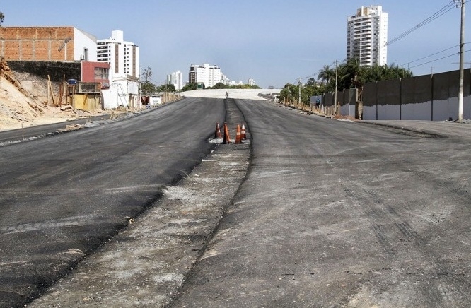 Viaduto do Despraiado: obra segue na fase de pavimentao