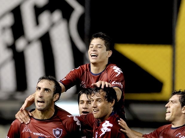 Cerro arranca empate na Vila Belmiro