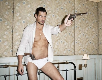 David Gandy estrela a campanha de inverno da grife brasileira Sergio K. 