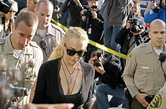 Lindsay Lohan chega a tribunal de Los Angeles nesta quarta-feira