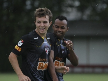 Dagoberto e Fernandinho formaro, mais uma vez, a dupla de ataque do So Paulo no jogo contra o Bragantino