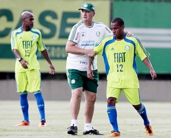 Luiz Felipe Scolari comanda treino no Palmeiras nesta sexta-feira 