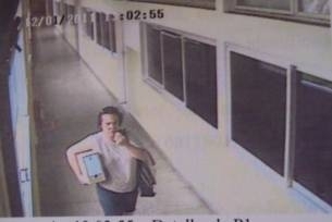 Eliane Martins  flagrada com um arquivo, em corredor da Cmara: segundo a Polcia, ela  viciada