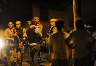 Movimentao dos policiais que perseguiam os fugitivos deixou os moradores de Florianpolis apreensivos