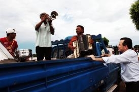 Governador e comitiva inauguram obras em Nortelndia e so acompanhados por banda itinerante