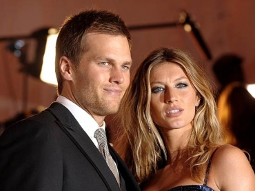 A modelo brasileira Gisele Bndchen, 30, ao lado de seu marido, o jogador de futebol americano Tom Brady, 33 