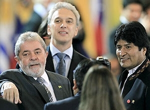 O presidente Luiz Incio Lula da Silva ao lado do colega boliviano Evo Morales; ele se tranformou em lder no cenrio mu