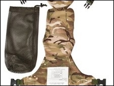 A pea de roupa proteger os soldados contra bombas em estradas