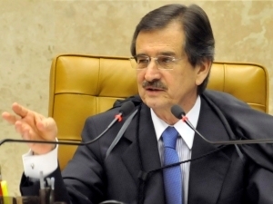 Presidente do Supremo Tribunal Federal (STF), Cezar Peluso, durante julgamento. 