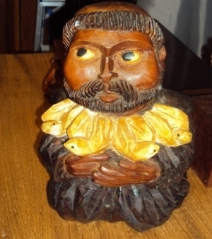 Boneco de madeira presenteado a Lula
