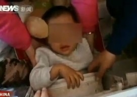 Menino preso em mquina de lavar  resgatado na China