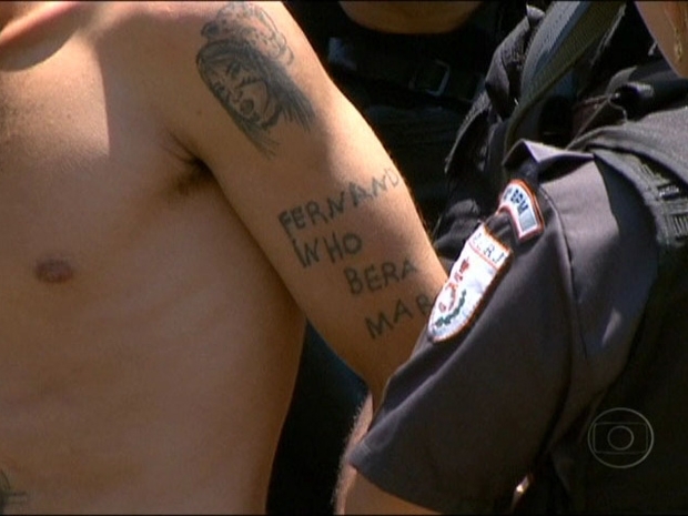 Brao de criminoso preso neste domingo tem tatuagem com nome de traficante
