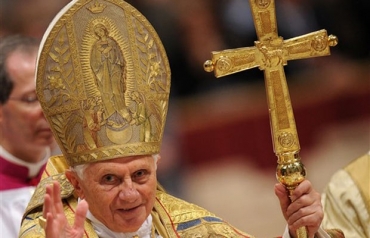 Bento XVI em cerimnia no Vaticano, neste sbado (20) 